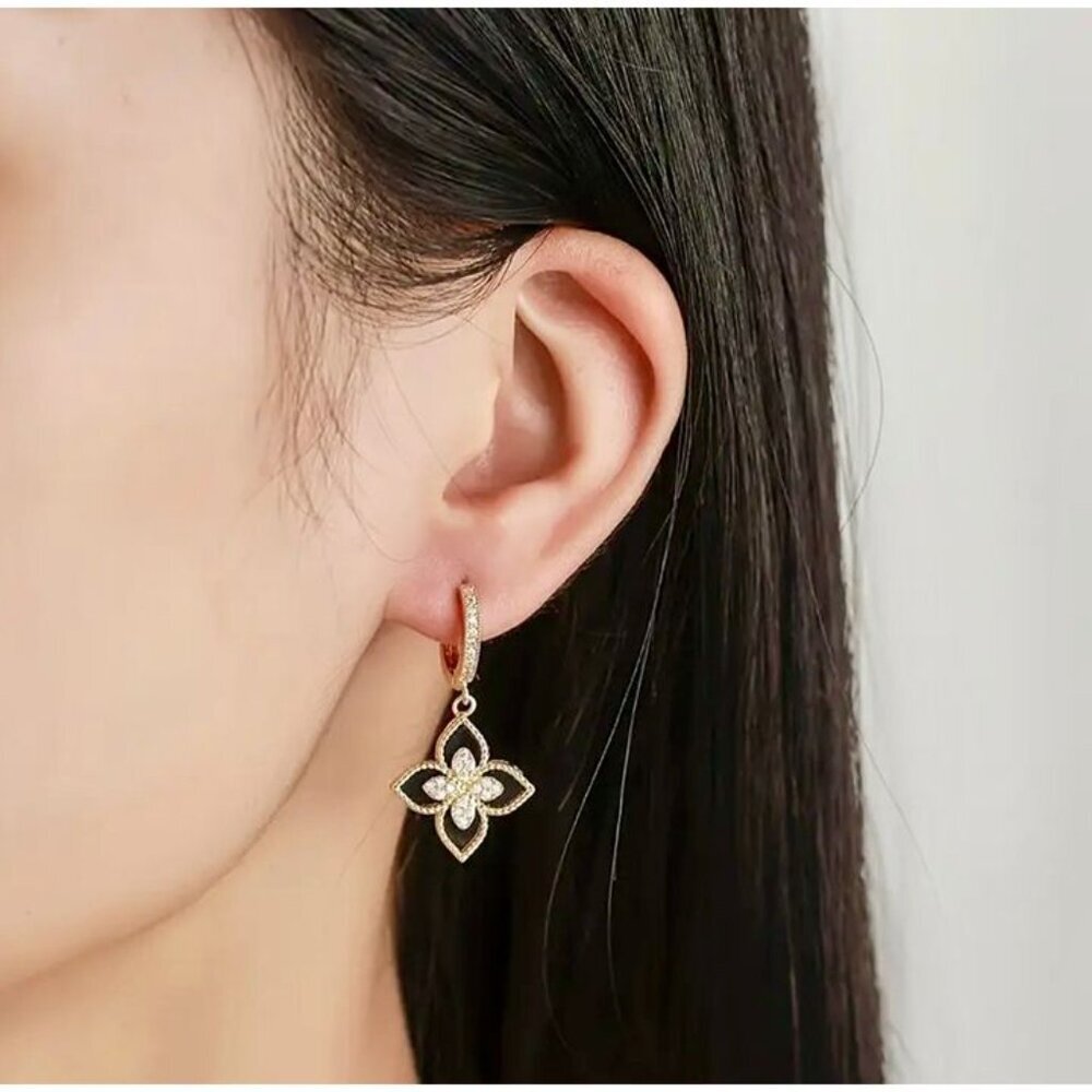 Black Clover Drop Earrings - Picture 2 of 3